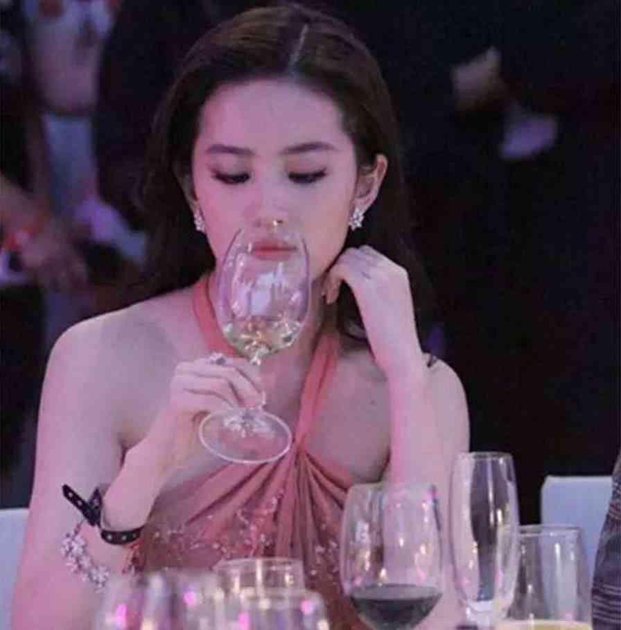 糖豆豆娱乐圈吃瓜合集,揭秘明星幕后故事，吃瓜合集大放送  第3张